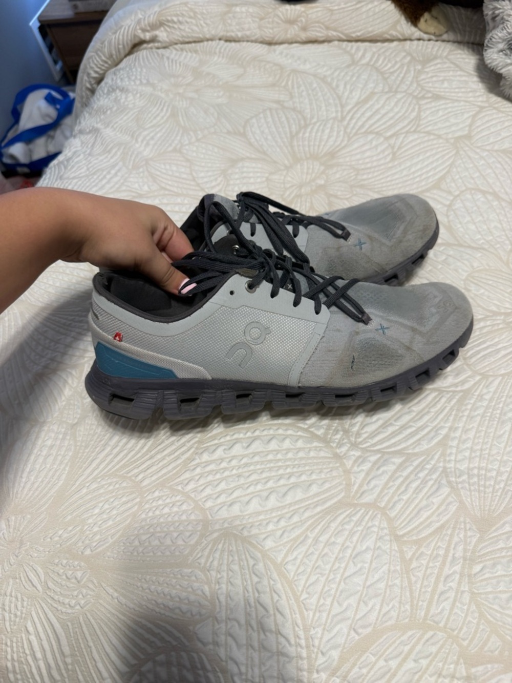 On Men Cloudswift Athletic Shoes in Light Gray and Teal small cut shown in pics